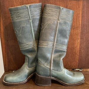 KILLER NWOT Denim Blue Frye Boots Deer Campus 7.5